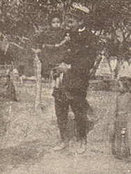 Maria Antonia Colace in braccio al tenente Tricomi, dal film Terremoto in Calabria 1905