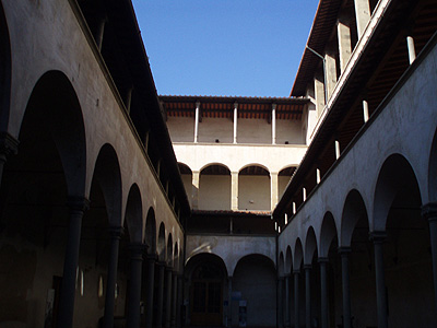 Cortile interno dell'Istituo degli Innocenti a Firenze Cortile interno dell'Istituo degli Innocenti a Firenze