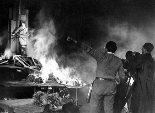 Fritz Lang al lavoro sul set di Metropolis 